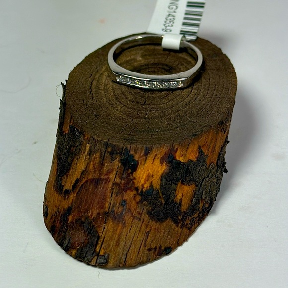 Sterling Silver Ring - Picture 1 of 6